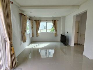 Casa en venta de 3 habitaciones en Phra Samut Chedi, Samut Prakan