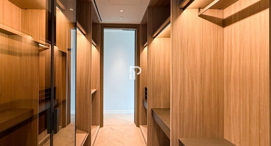 Condo en alquiler y en venta de 3 habitaciones en Sathon, Bangkok