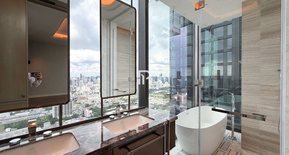 Condo en alquiler y en venta de 3 habitaciones en Sathon, Bangkok