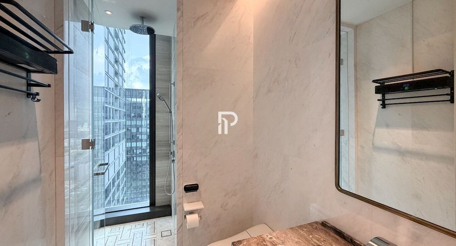 Condo en alquiler y en venta de 3 habitaciones en Sathon, Bangkok