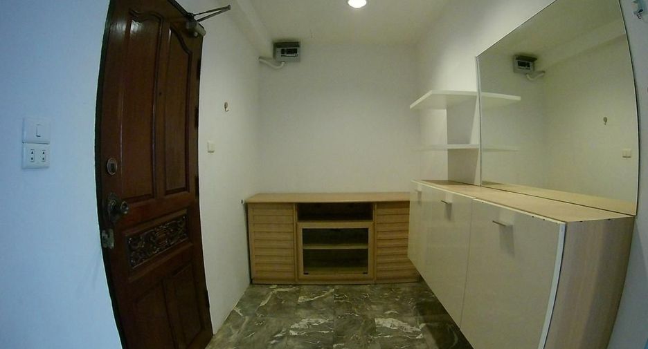 For rent 1 bed condo in Huai Khwang, Bangkok