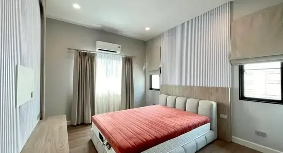For rent and for sale 4 bedrooms house in Bang Phli, Samut Prakan