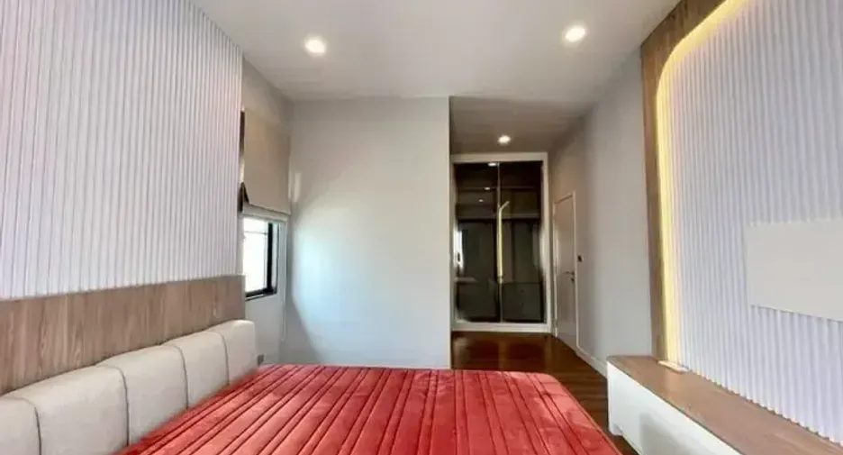 For rent and for sale 4 bedrooms house in Bang Phli, Samut Prakan