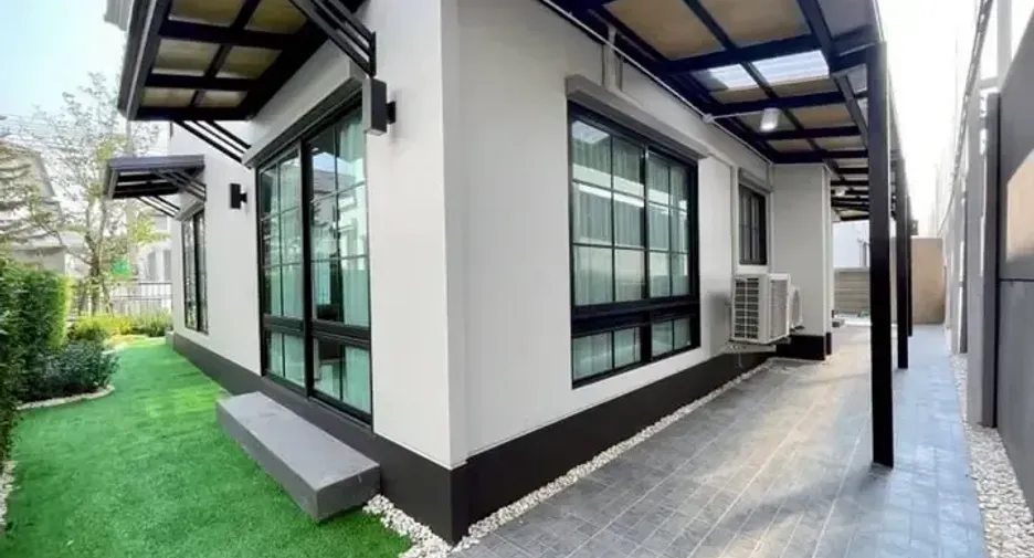 For rent and for sale 4 bedrooms house in Bang Phli, Samut Prakan