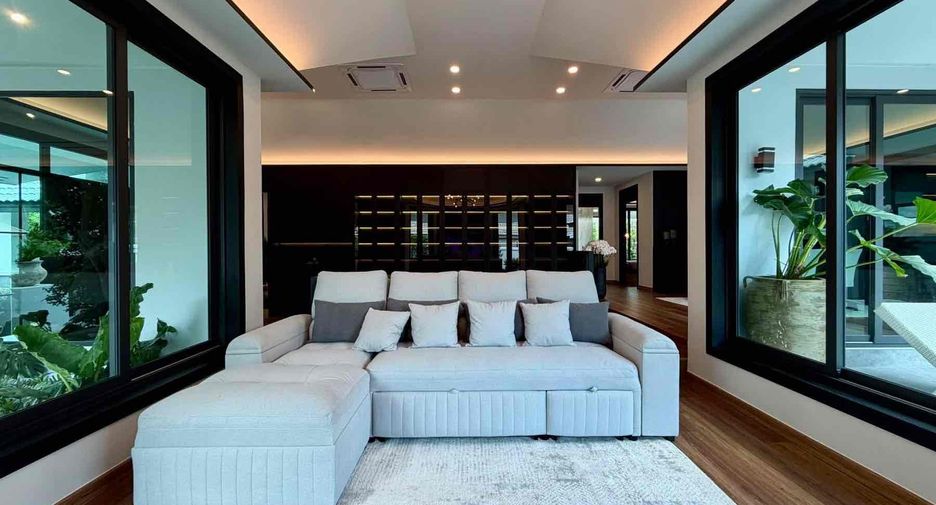 For rent 3 bedrooms villa in Bang Lamung, Chonburi