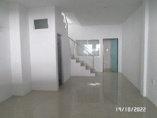 Продажа 1 кровать таунхаус в Ban Bueng, Чонбури