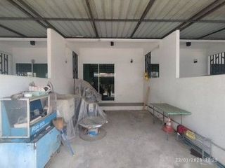 Продажа 1 кровать таунхаус в Ban Bueng, Чонбури