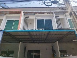 Продажа 1 кровать таунхаус в Ban Bueng, Чонбури