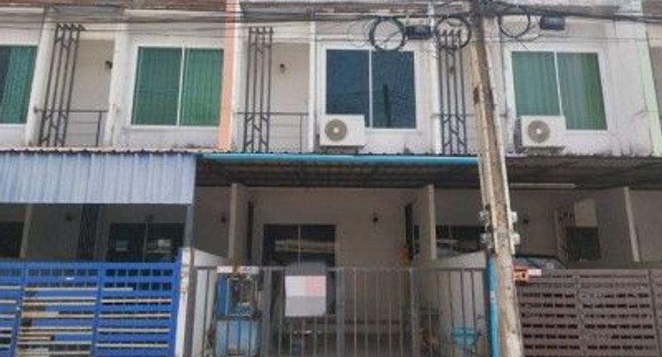 Продажа 1 кровать таунхаус в Ban Bueng, Чонбури