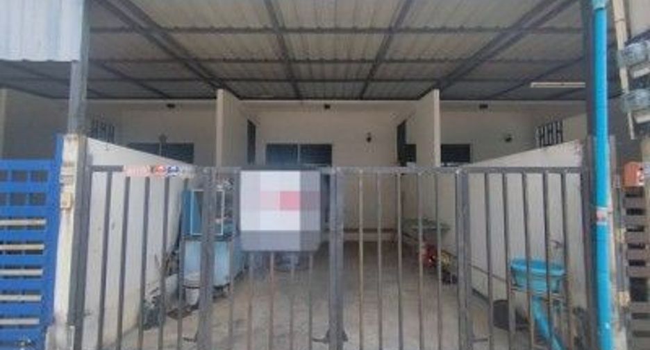 Продажа 1 кровать таунхаус в Ban Bueng, Чонбури
