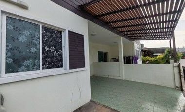 Продажа 1 кровать таунхаус в Ban Bueng, Чонбури