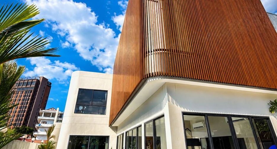 For sale 8 bedrooms villa in Bang Lamung, Chonburi