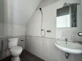 Local comercial en alquiler de 4 habitaciones en Bang Lamung, Chonburi