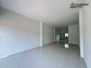Local comercial en alquiler de 4 habitaciones en Bang Lamung, Chonburi