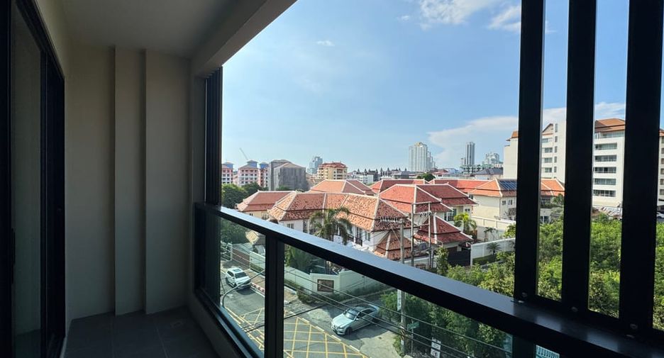 Local comercial en alquiler de 4 habitaciones en Bang Lamung, Chonburi