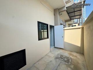 Local comercial en alquiler de 4 habitaciones en Bang Lamung, Chonburi