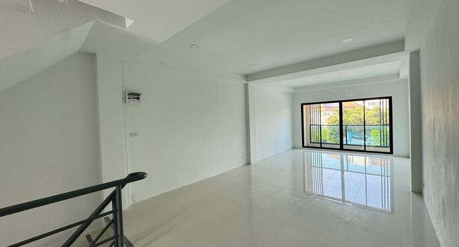Local comercial en alquiler de 4 habitaciones en Bang Lamung, Chonburi