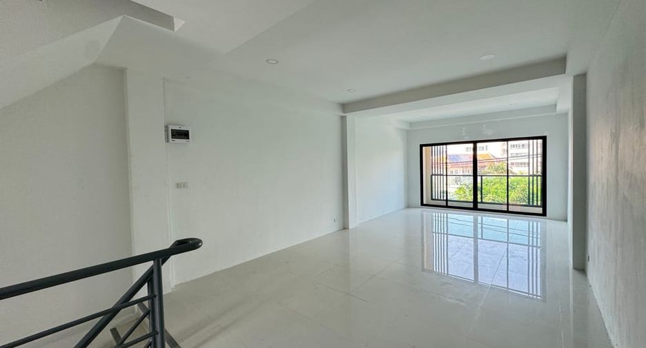 Local comercial en alquiler de 4 habitaciones en Bang Lamung, Chonburi