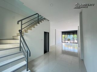 Local comercial en alquiler de 4 habitaciones en Bang Lamung, Chonburi