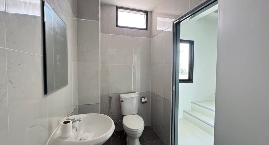 Local comercial en alquiler de 4 habitaciones en Bang Lamung, Chonburi