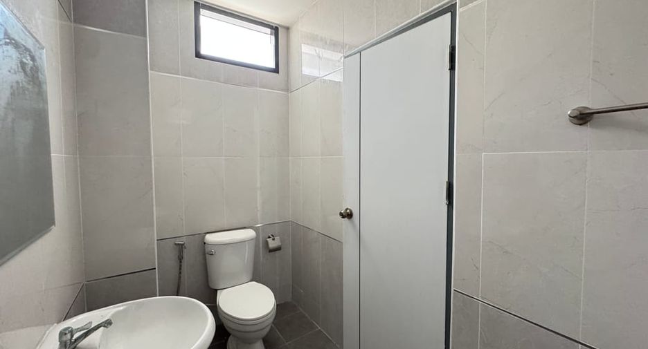 Local comercial en alquiler de 4 habitaciones en Bang Lamung, Chonburi