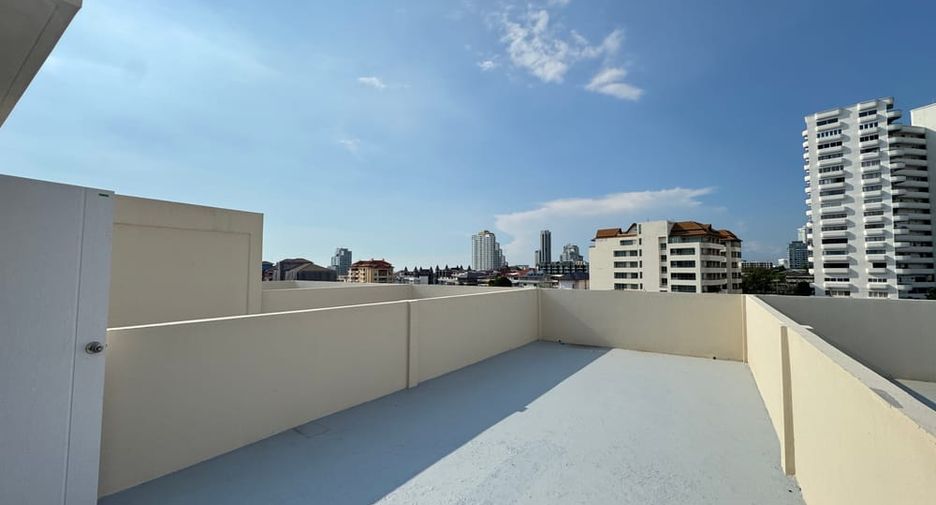 Local comercial en alquiler de 4 habitaciones en Bang Lamung, Chonburi