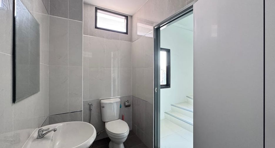 Local comercial en alquiler de 4 habitaciones en Bang Lamung, Chonburi