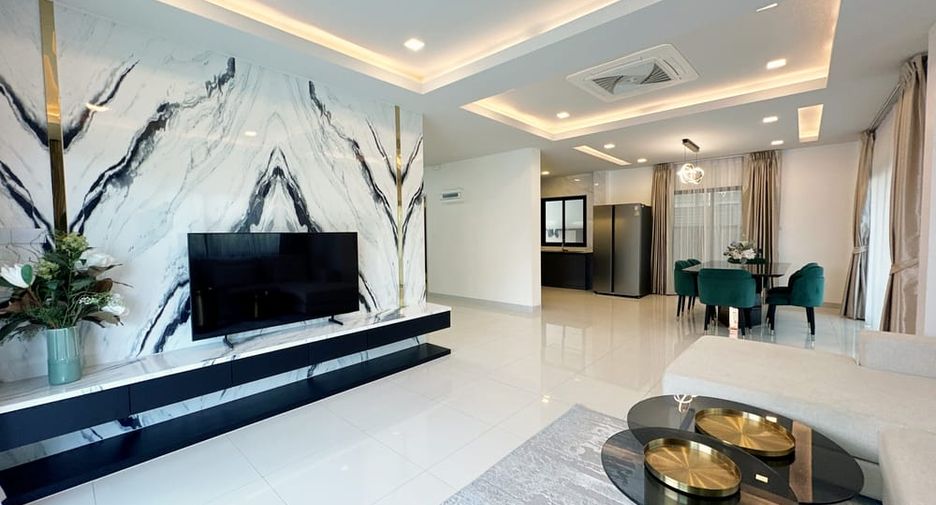 À louer 4 chambres villa à Bang Lamung, Chonburi