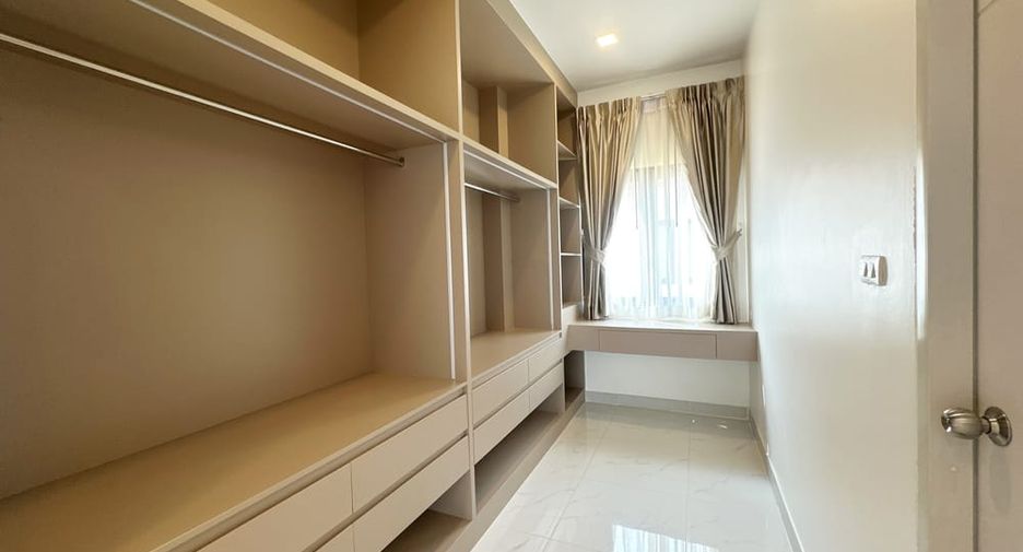 À louer 4 chambres villa à Bang Lamung, Chonburi