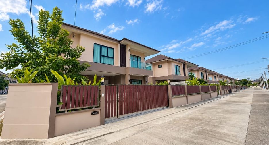 À louer 4 chambres villa à Bang Lamung, Chonburi