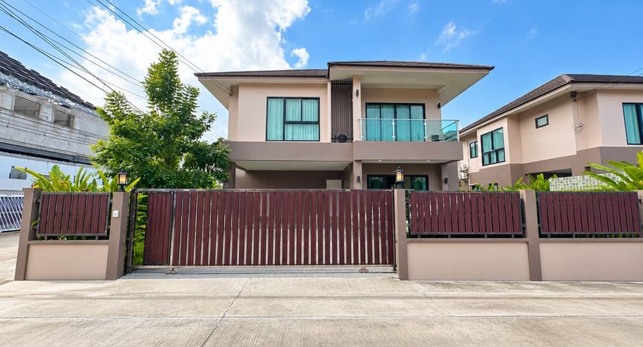 À louer 4 chambres villa à Bang Lamung, Chonburi