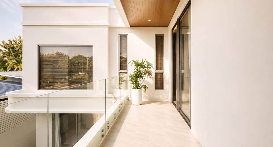 Villa en alquiler de 4 habitaciones en Bang Lamung, Chonburi
