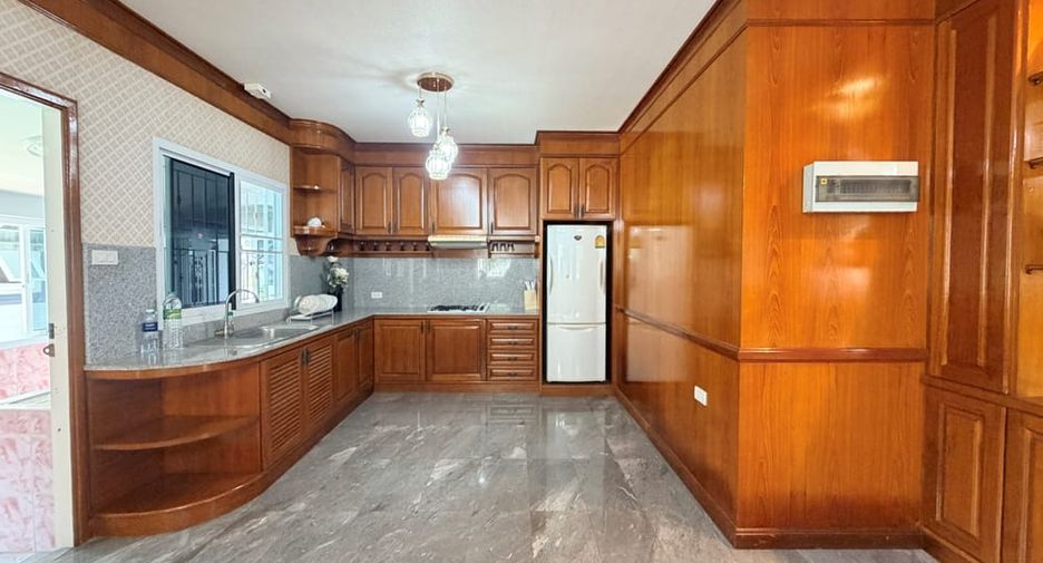 Продажа 5 спальни вилла в Банг Ламунг, Чонбури
