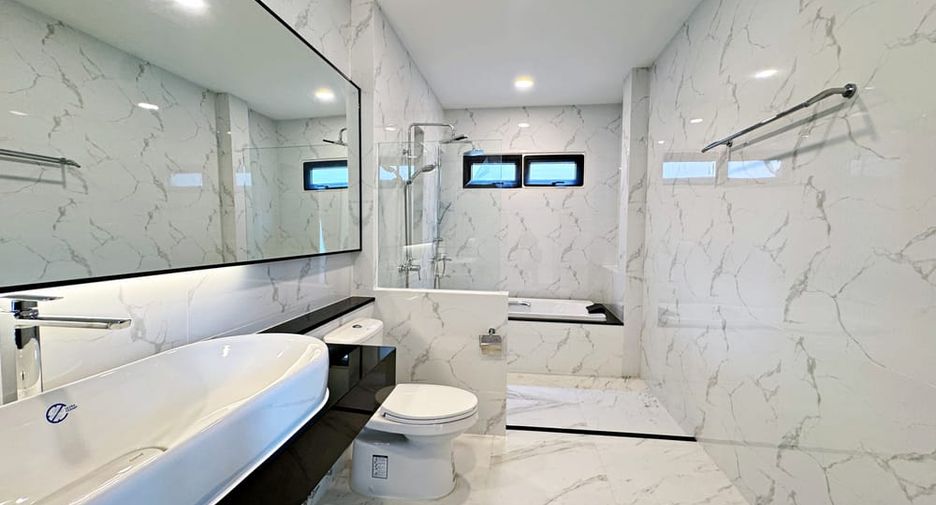 For rent 3 bedrooms villa in Bang Lamung, Chonburi