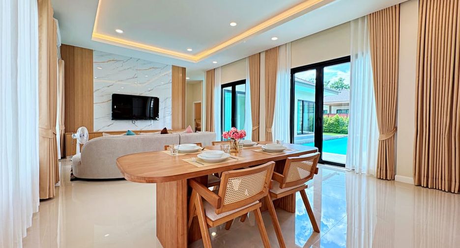 For rent 3 bedrooms villa in Bang Lamung, Chonburi