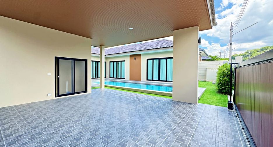 For rent 3 bedrooms villa in Bang Lamung, Chonburi