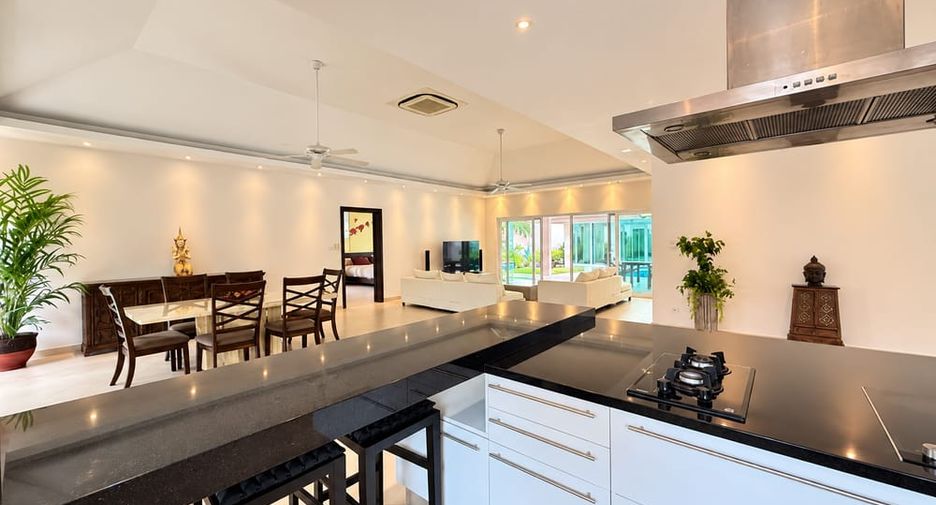 For rent 3 bedrooms villa in Bang Lamung, Chonburi