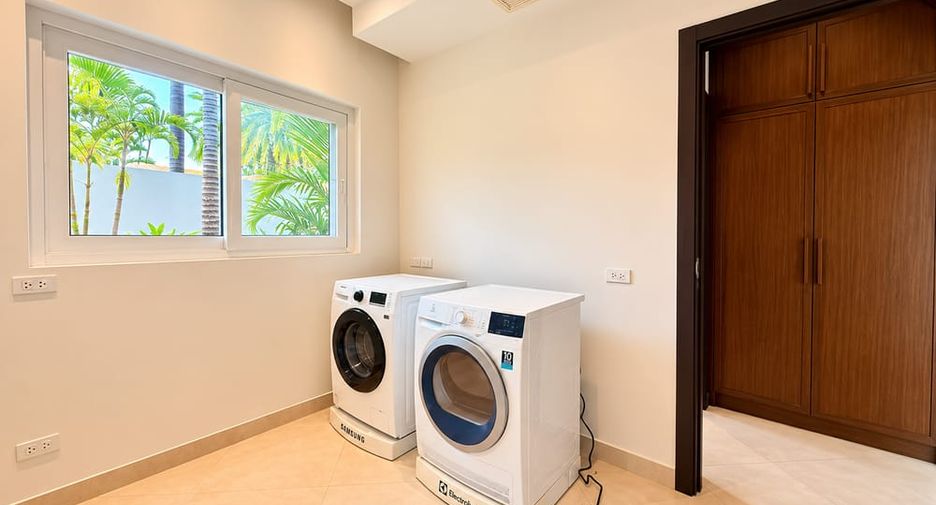 For rent 3 bedrooms villa in Bang Lamung, Chonburi