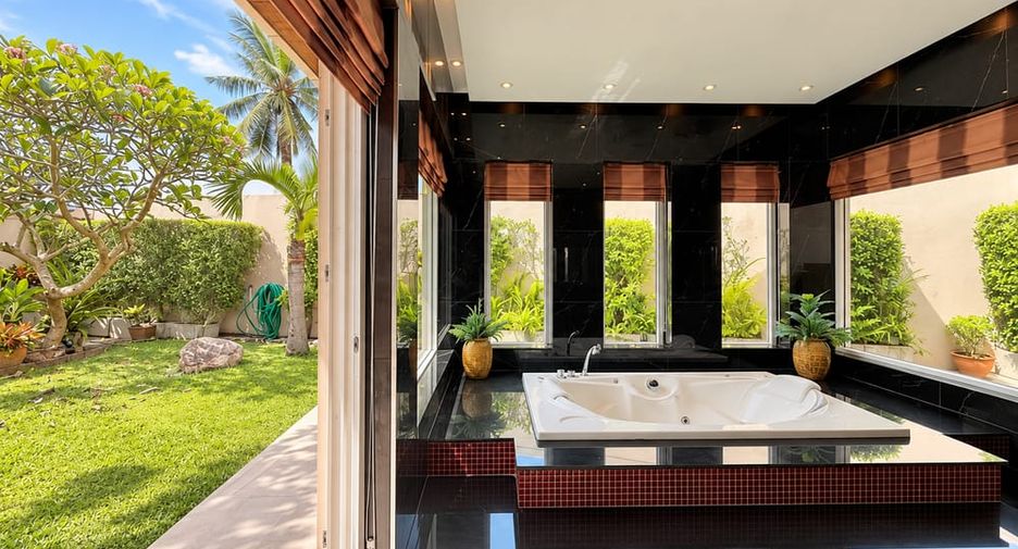 For rent 3 bedrooms villa in Bang Lamung, Chonburi