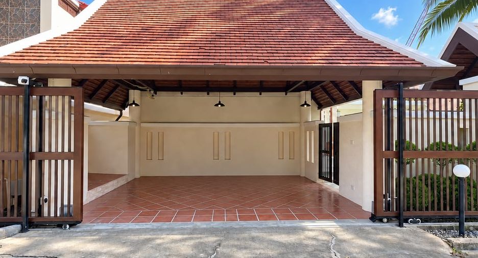 For sale 5 bedrooms villa in Bang Lamung, Chonburi