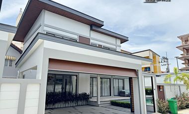 Villa en alquiler y en venta de 4 habitaciones en Bang Lamung, Chonburi