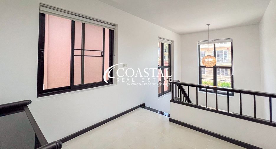Casa en alquiler de 4 habitaciones en Bang Lamung, Chonburi