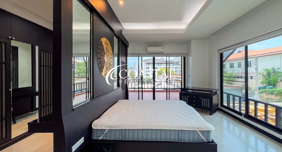 Casa en alquiler de 4 habitaciones en Bang Lamung, Chonburi