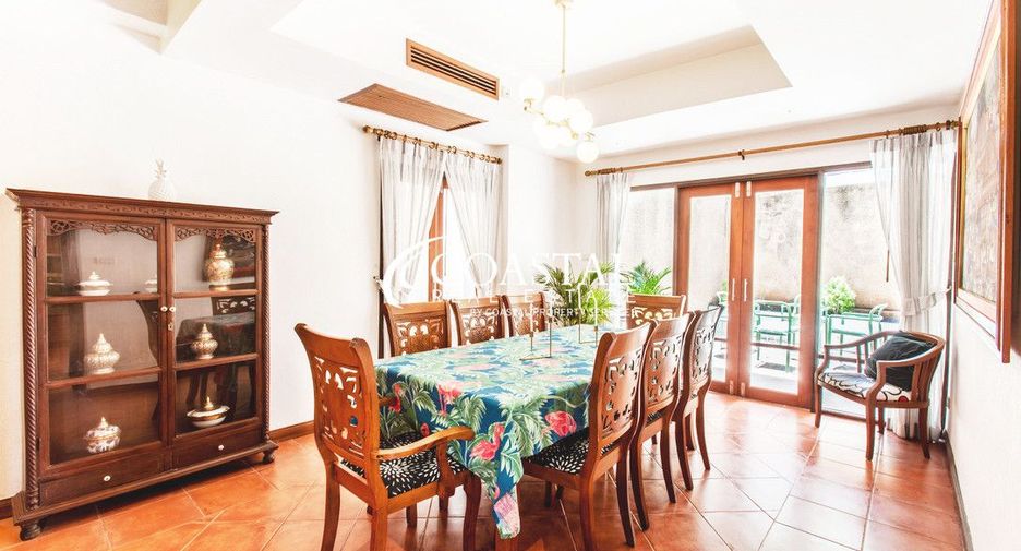 Casa en alquiler y en venta de 4 habitaciones en Jomtien, Pattaya
