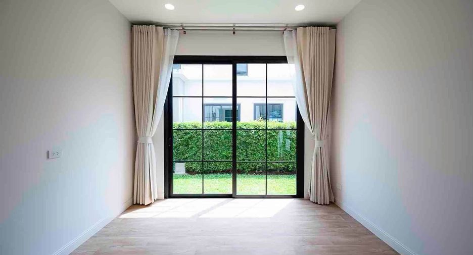 Casa en alquiler de 4 habitaciones en Saphan Sung, Bangkok