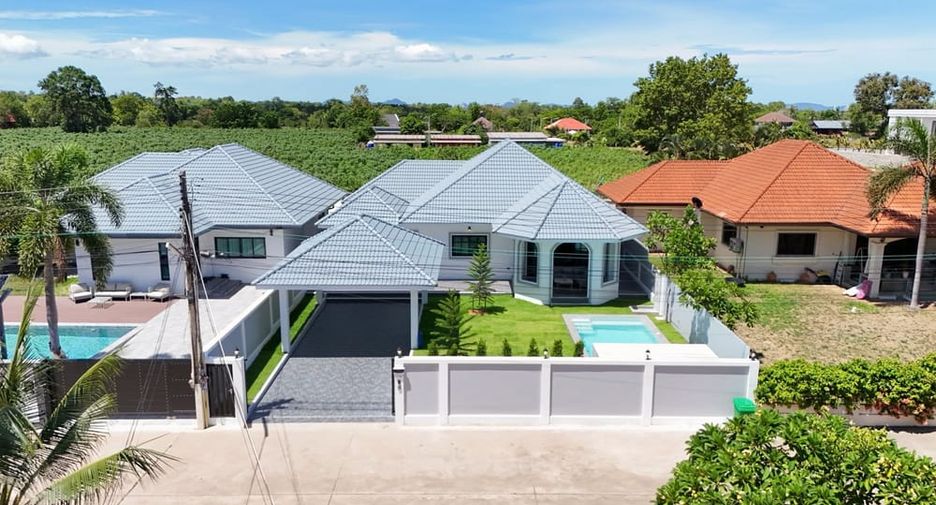 For sale 4 bedrooms villa in Bang Lamung, Chonburi