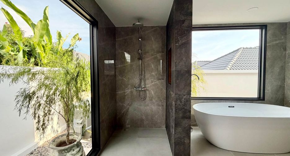 For rent 3 bedrooms villa in Bang Lamung, Chonburi