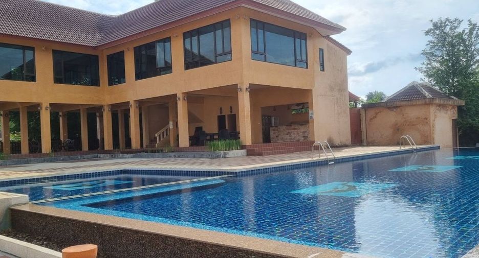 Casa en alquiler de 3 habitaciones en Bang Lamung, Chonburi