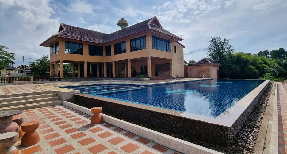 Casa en alquiler de 3 habitaciones en Bang Lamung, Chonburi