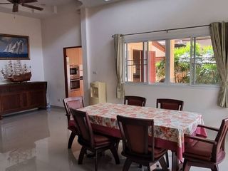 Casa en alquiler de 3 habitaciones en Bang Lamung, Chonburi